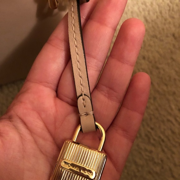 Michael Kors purse - Picture 6 of 6